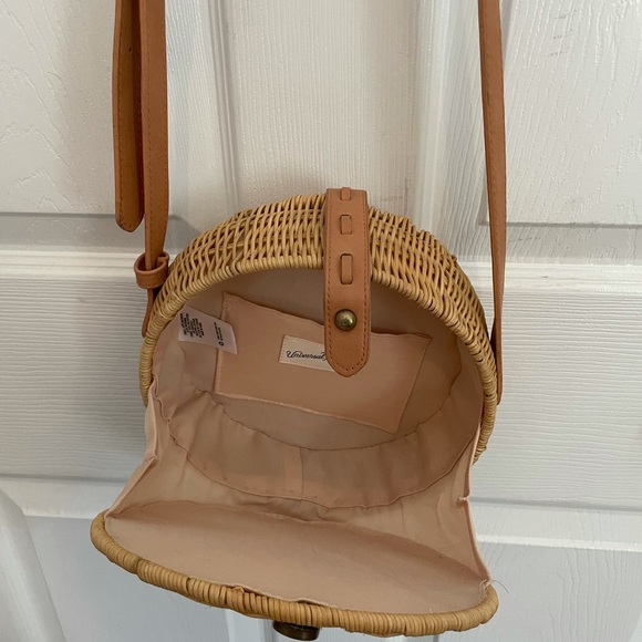 Universal Thread crossbody straw bag - Picture 2 of 2